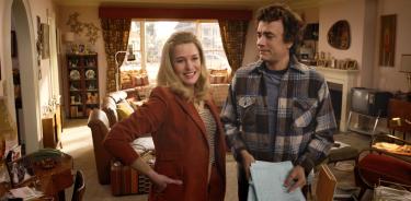 Escena de la película 'Here' donde aparecen Tom Hanks como Richard y Robin Wright como Margaret. EFE