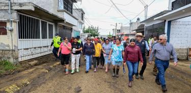 La gobernadora del Estado de México visitó a las familias afectadas por las recientes lluvias.