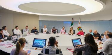 LKa Gobernadora de Quintana Roo, Mara Lezama, en reuniòn con su gabinete y Fuerzas Federales evalùan medidas a tomar ante la llegada de 