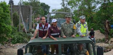 La gobernadora de Quintana Roo, Mara Lezama, realizó recorridos por varios pountos de la entidad para evalkuar daños tras el paso del huracán/