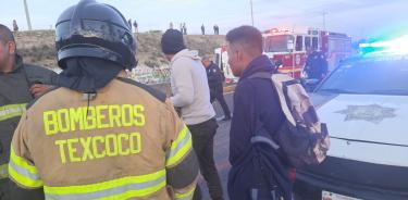 Bomberos de Texcoco apoyaron a sus homólogos de Tepetlaoxtoc tras el accidente entre un autobùs de pasajeros y dos tráileres/