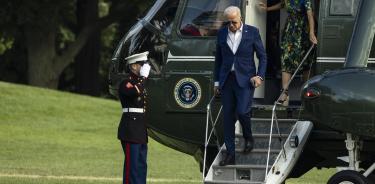 El presidente Joe Biden y su esposa Jill llegan este lunes a la Casa Blanca