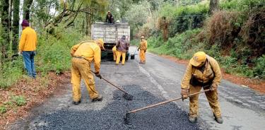 Junta de Caminos del Edomex rehabilitan caminos enmn diversos municipios, con el del Parque Sierra Guadalupe.