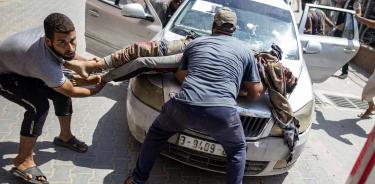 Un palestino herido después del ataque israelí en Al-Mawasi de Khan Yunis, en el sur de la Franja de Gaza