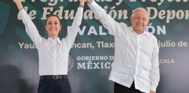 La virtual presidenta electa, Claudia Sheinbaum, se dijo orgullosa del momento de transición que está viviendo, al lado del presidente Andrés Manuel López Obrador