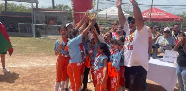 Por primera vez México obtiene campeonato en softbol con niñas de diez años en promedio. Se coronan campenas en Puerto Rico.