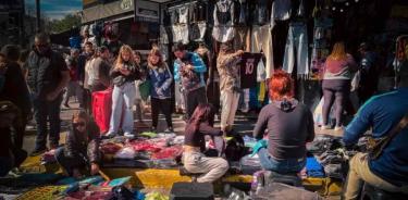 Vendedoras informales en el Barrio de Flores, en Buenos Aires, Argentina