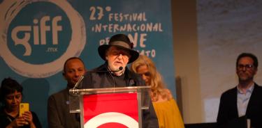 Arturo Ripstein presenta versión inédita de 'Profundo Carmesí'.