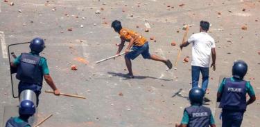 Estudiantes durante las protestas en Bangladés.