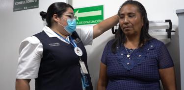 IMSS-Bienestar lleva servicios de salud a comerciantes de la Central de Abasto