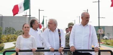 La mandataria electa, Claudia Sheinbaum, acompañó al presifdente Andrés Manuel López Obradoir en su visita a la Refinería Olmeca/