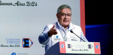 Alfonso Cepeda Salas, dirigente del SNTE, en el 10 Congreso de la Internacional de la Educación.