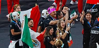 La delegacion de atletas mexicanos participó en la ceremonia de clausura.