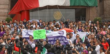 Trabajadores del Poder Judicial de la Federación se manifestarlo afuera de las instalaciones de la sede