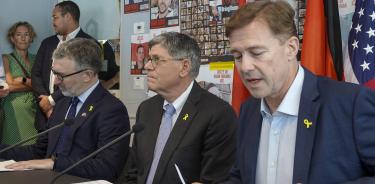 Embajador alemán, Steffen Seibert, el estadounidense, Jack Lew, y el británico, Simon Walters, durante una rueda de prensa en Tel Aviv. EFE