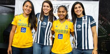 Se juega el Clasico Regio entre Tigres vs Rayadas celebrado en el estadio Universitario.