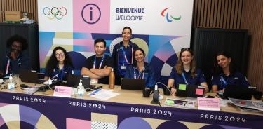 Voluntarios mexicanos en París.