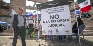 La base trabajadora del Poder Judicial  ha extendido su plantón al Congreso este viernes en protesta contra la reforma propuesta por el Gobierno