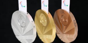 Así lucen las medallas que se entregarán durante los Juegos Paralímpicos 2024.