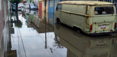 El nivelk del agua supera los 80 centímetros y en algunas partes llega al metro de altura/