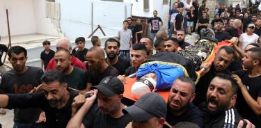 Funeral de palestino asesinado por Israel en el campo de refugiados de Nur Shams en Tulkarem, norte de Cisjordania ocupada