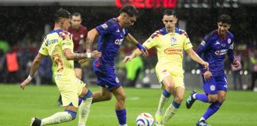 América y Cruz Azul en su enfrentamiento más reciente durante la final del Clausura 2024 en el Estadio Azteca.