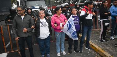 rabajadores del Poder Judicial bloquean los accesos al recinto legislativo de San Lázaro.