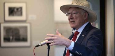 Ken Salazar indicó que sus comentarios se deben a las preocupaciones que ha recibido en su rol como representante de EU en México.