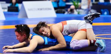 Daniela Rojas gana prese de plata en el Campeonato Mundial de Luchas U20