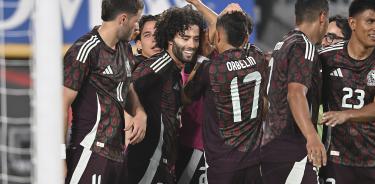 La Selección Mexicana celebra el gol de 'Chino' Huerta