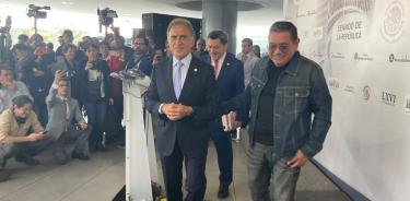 Miguel Ángel Yunes acompañado del morenista Félix Salgado