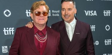 Elton John y su esposo David Furnish en Toronto.