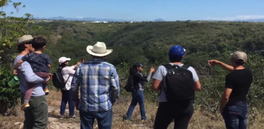 Personas percibiendo la naturaleza, tomada del video: APPERCIBIR EL BOSQUE.  Productora Webster Ricárdez, fotografía editada por Miguel Ángel Hidalgo Reyes.