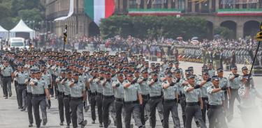 Desfile cívico-militar por el 214 aniversario del inicio de la lucha por la Independencia de México.