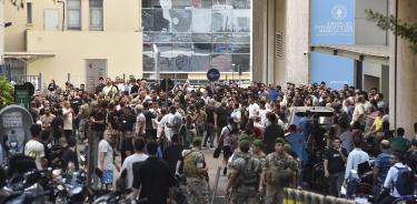 Colapso de heridos y familiares este martes en el Hospital de la Universidad Americana de Beirut