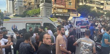 Las ambulancias transportan a personas heridas después de un ataque israelí selectivo en Beirut, Líbano, este  20 de septiembre