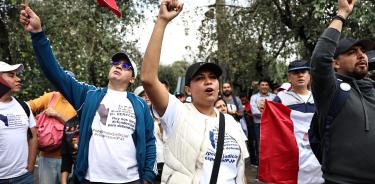 Trabajadores del poder judicial protestan a las afueras del Instituto Nacional Electoral (INE)