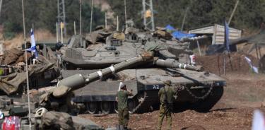 Tanques israelíes este lunes a escasos metros de la frontera con Líbano