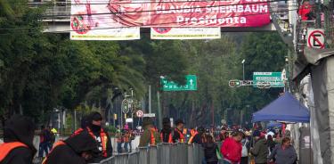 CIUDAD DE MÉXICO, 01OCTUBRE2024.- Personas que apoyan a Claudia Sheinbaum como Presidenta de México se congregan en los alrededores de la Cámara de Diputados, en donde en un par de horas tomara protesta como Presidenta Constitucional de México. FOTO: MOISÉS PABLO/CUARTOSCURO.COM