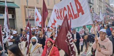 Simpatizantes llegan al Zócalo para abrazar a Sheinbaum