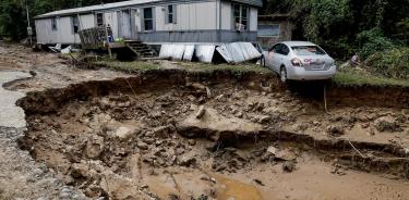 Graves daños causados por el huracán Helene en Swannanoa, Carolina del Norte