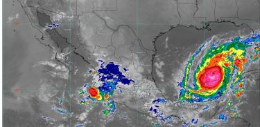 El huracán Milton, clasificado como categoría 4, se desplaza hoy sobre el golfo de México, generando condiciones extremas en la península de Yucatán