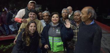 Entregan apoyos a afectados por lluvias en Xochimilco