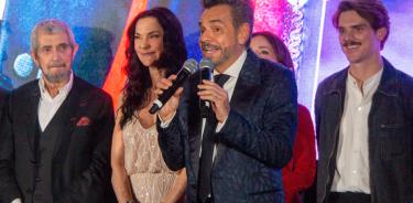 Eugenio Derbez presenta 'Y llegaron de noche' en México.