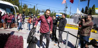 Los integrantes del Valencia llegando a la ciuda de Puebla