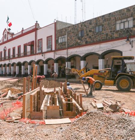 Cascajo, viviendas abandonadas, chambitas y amenazas, en la sede del AIFA…