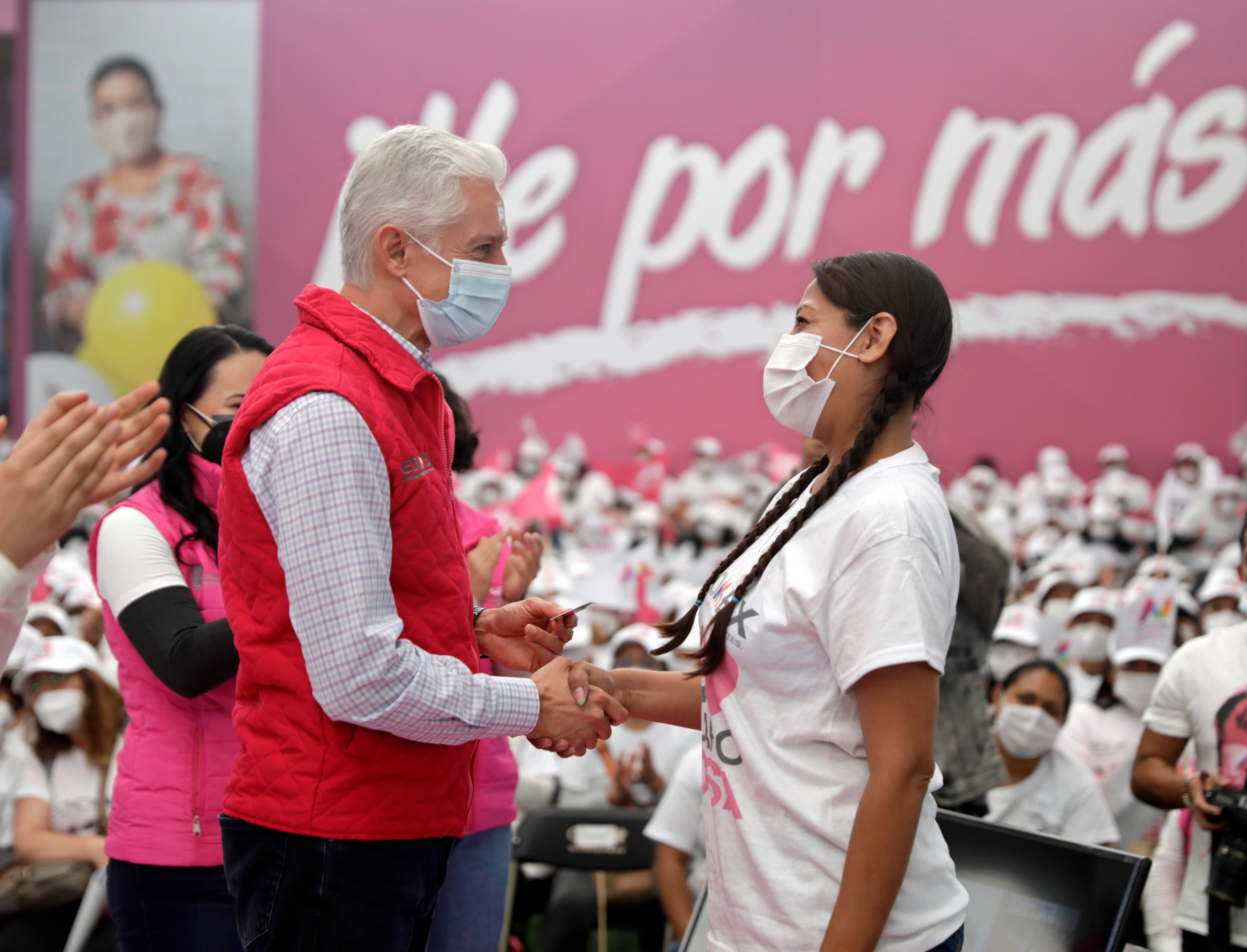 Edomex entrega más de 6 mil tarjetas del Salario Rosa en Ecatepec y Tecámac